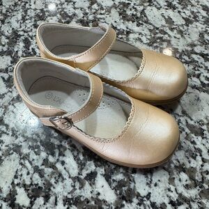 L’Amour gold Mary Jane’s